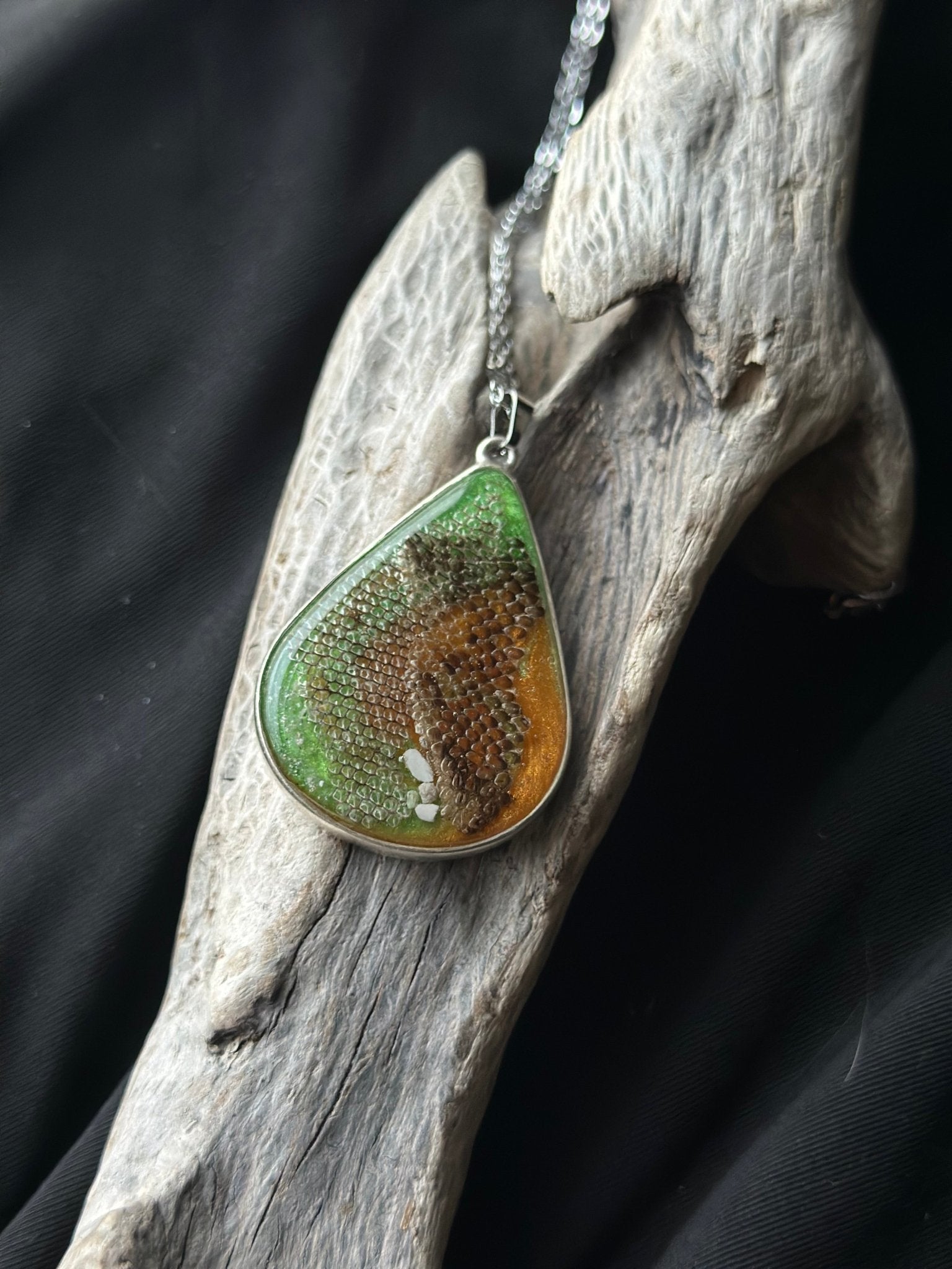 Antique Silver Plated Pet Keepsake/Memorial Pendant - Fallen Whiskers