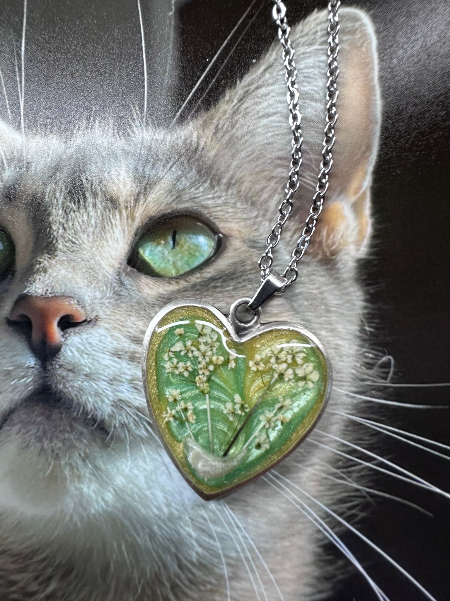 Forever Bouquet Pet Keepsake/Memorial Pendant - Fallen Whiskers