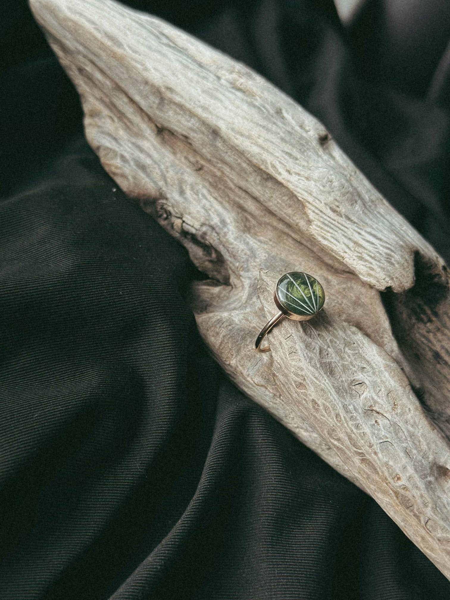 Gold Filled Round Pet Keepsake/Memorial Ring - Fallen Whiskers