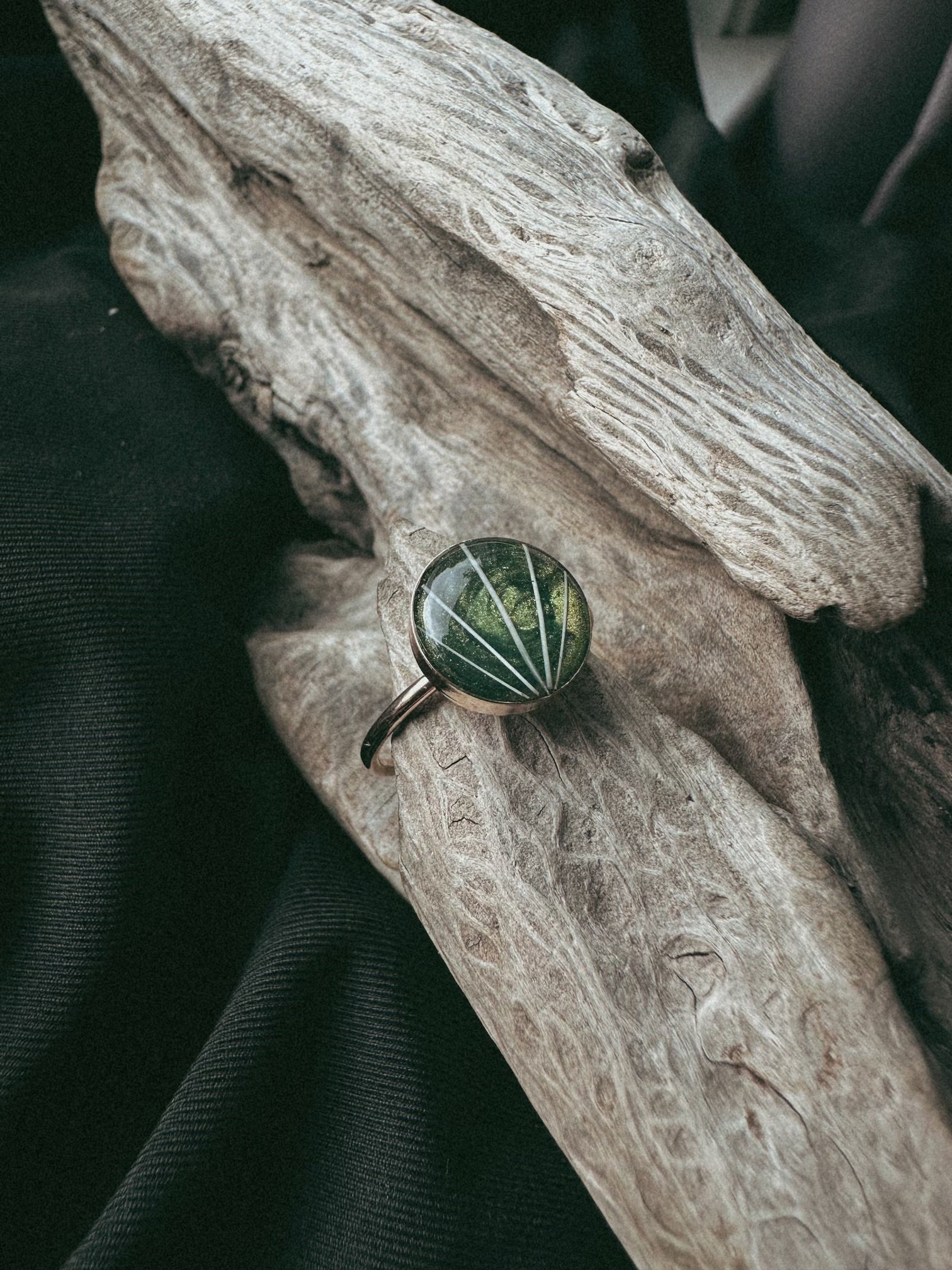 Gold Filled Round Pet Keepsake/Memorial Ring - Fallen Whiskers