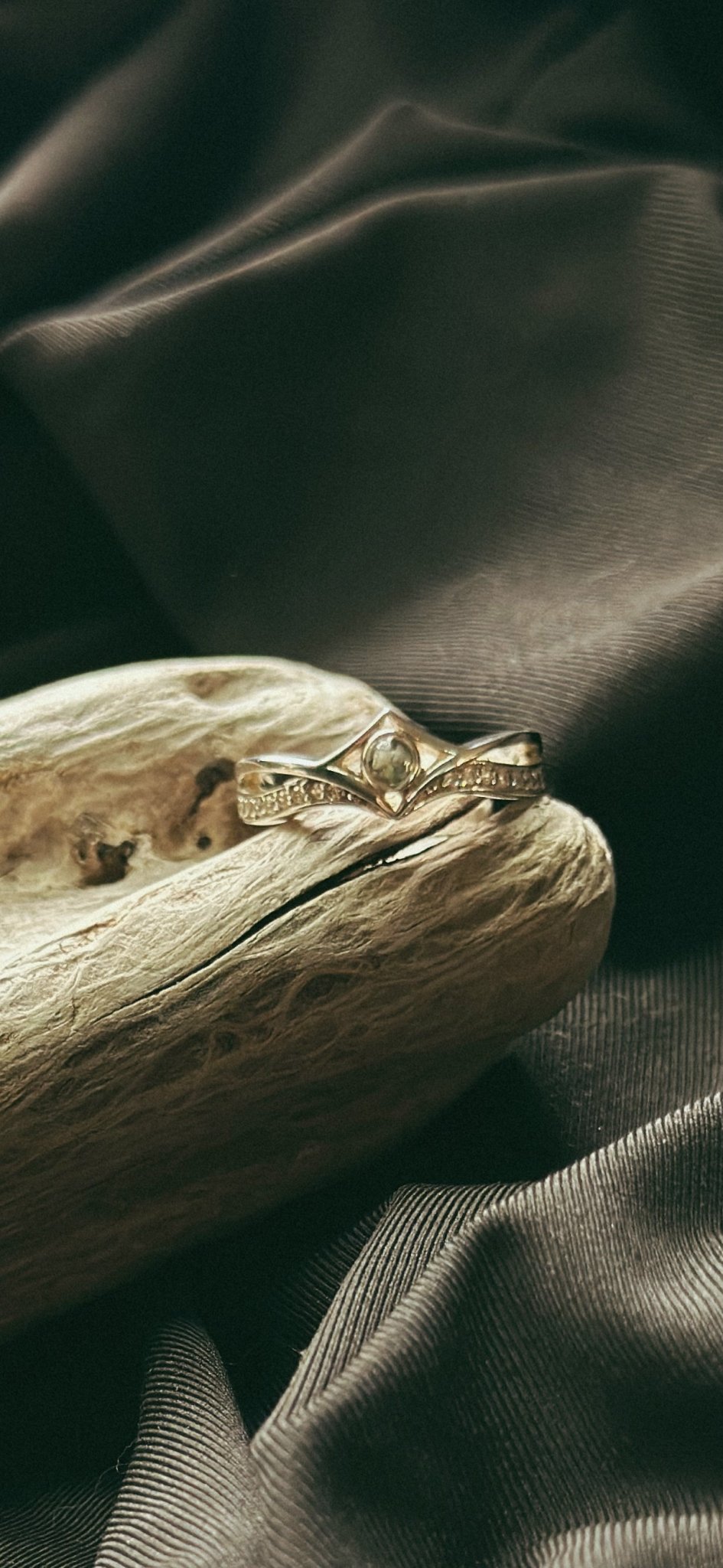 Inverted Wishbone Cremains Pet Memorial Ring - Fallen Whiskers Jewelry