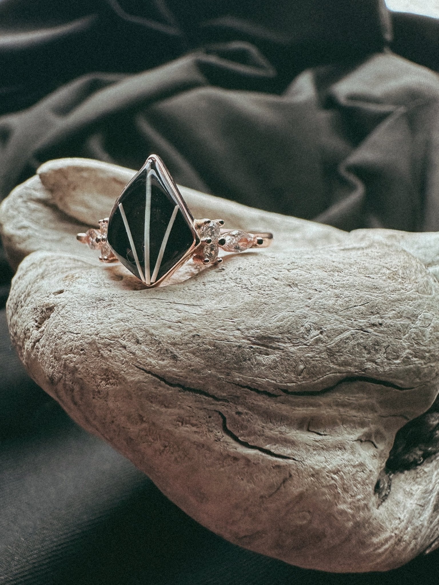 Kite Stone Pet Keepsake/Memorial Ring - Fallen Whiskers