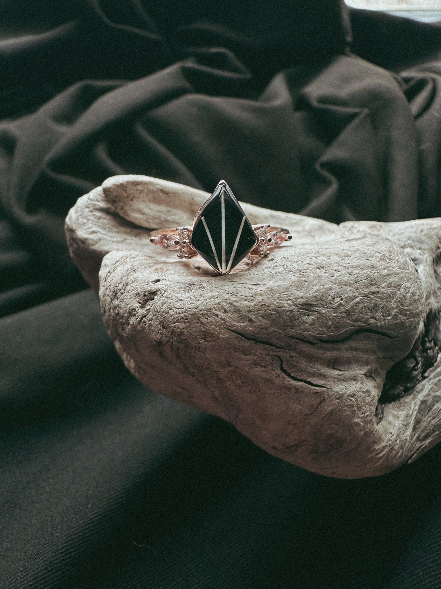 Kite Stone Pet Keepsake/Memorial Ring - Fallen Whiskers