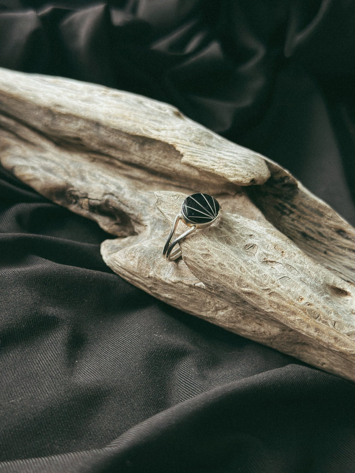Horizontal Oval Split Band Pet Keepsake/Memorial Ring - Fallen Whiskers Jewelry