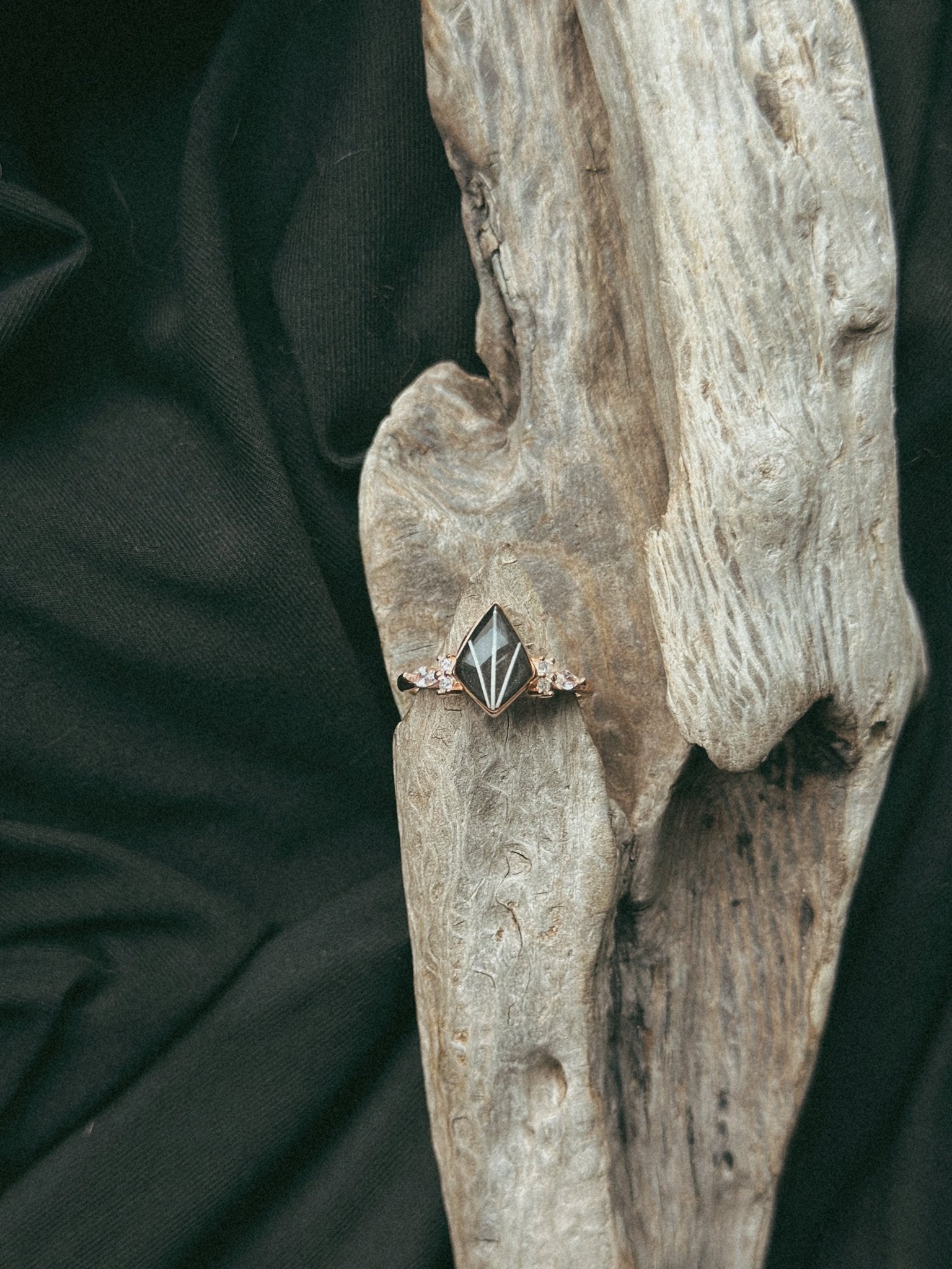Kite Stone Pet Keepsake/Memorial Ring - Fallen Whiskers