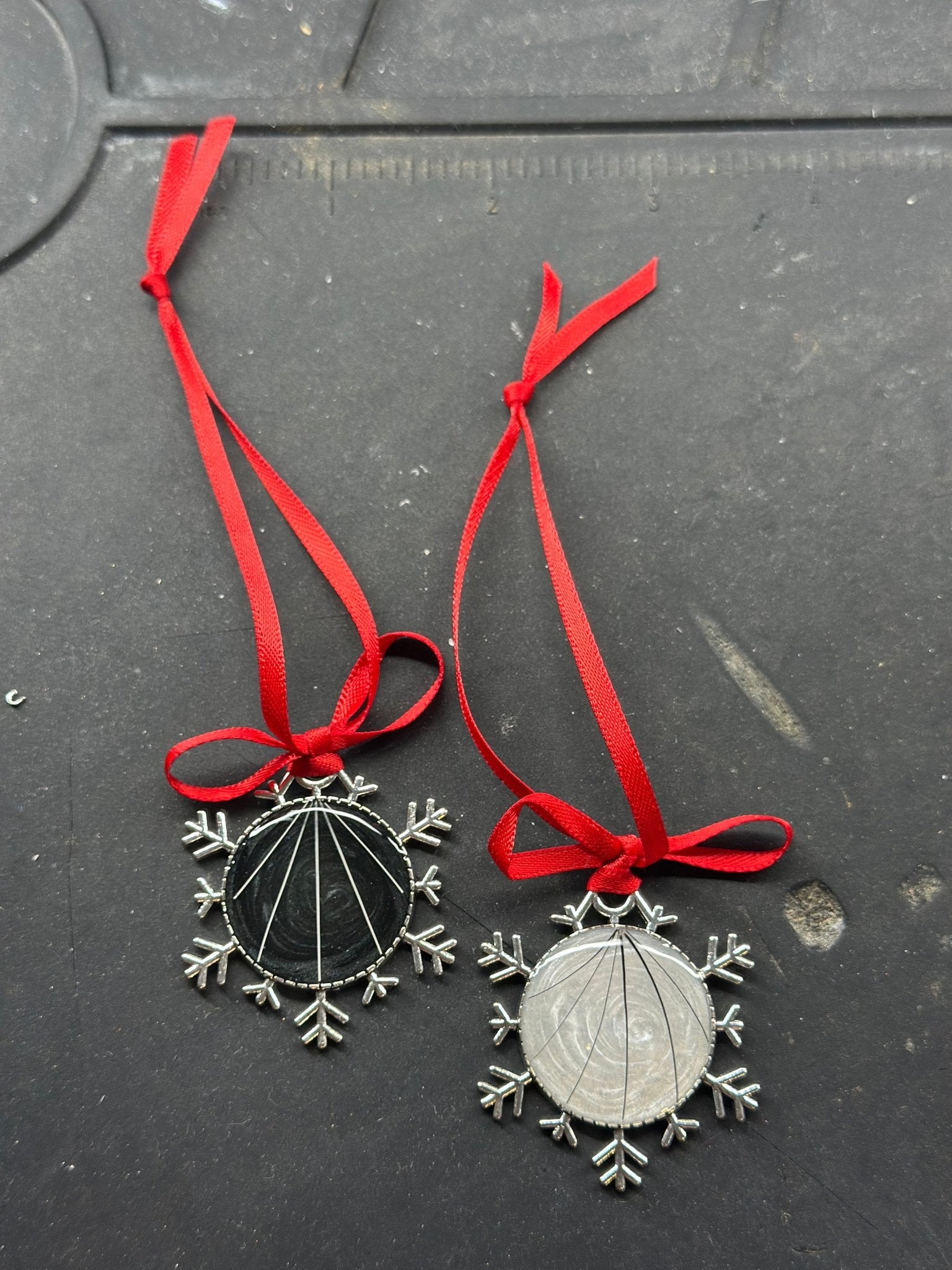 Snowflake Pet Keepsake/Memorial Ornament - Fallen Whiskers